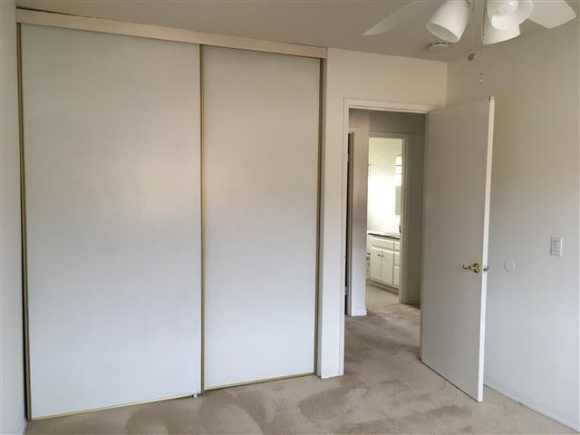 Building Photo - Great Upstairs 2BD/1BA Condo, Community Po...