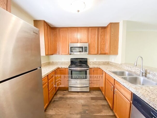 Building Photo - Super Charming 2 Bedroom 2 Bathroom Townhouse