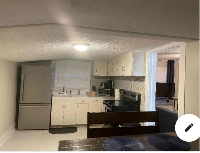 Building Photo - 115 Emmett St