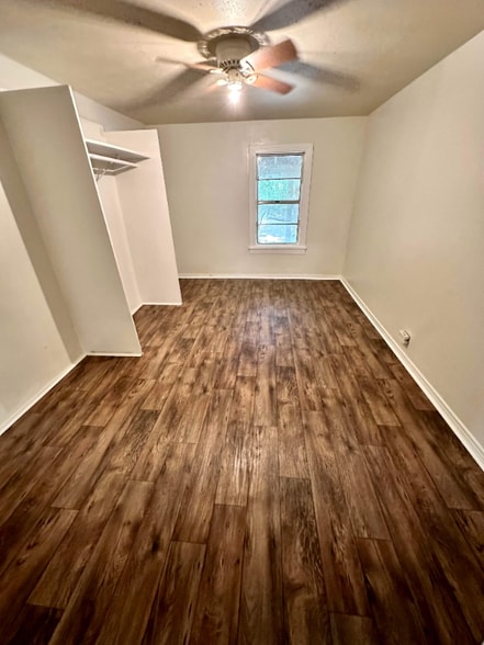 Building Photo - 1003 Zavalla St