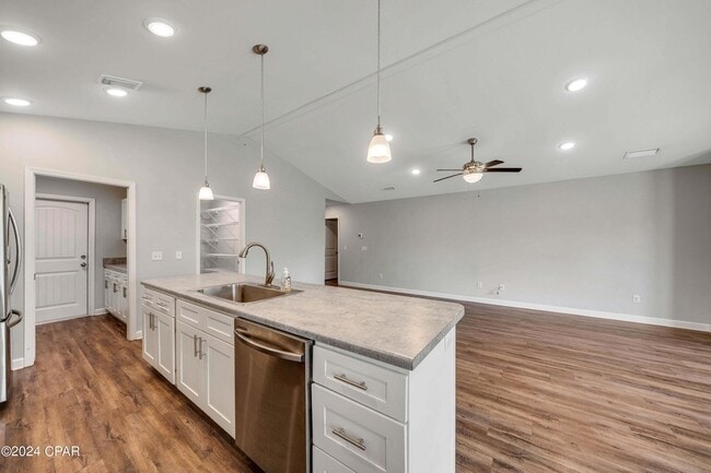 Building Photo - 205 Woodlawn Ct
