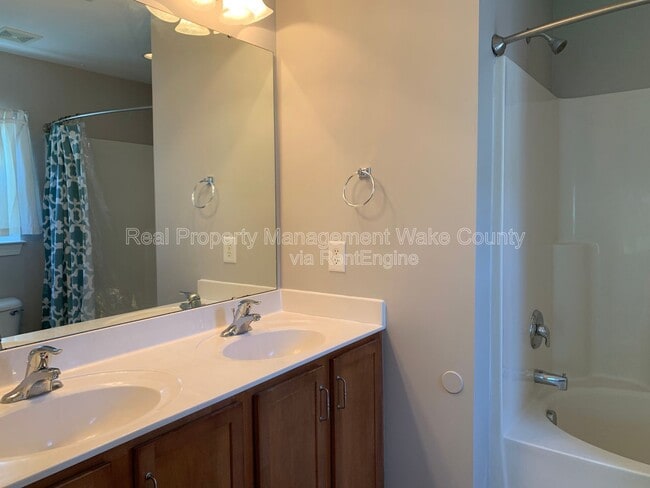 Building Photo - 8025 Goldenrain Way