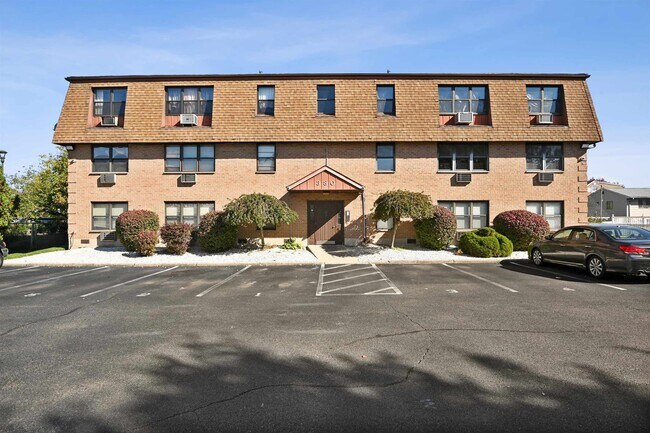 Primary Photo - 380 Front St