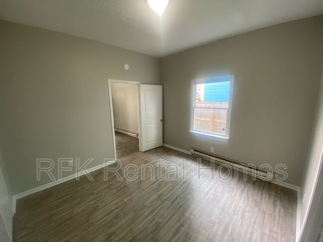Building Photo - 2320 E Brookside Ave