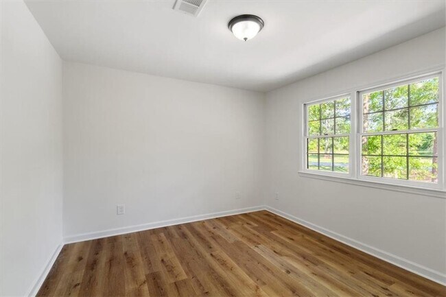 Building Photo - 1129 Pinehurst Rd
