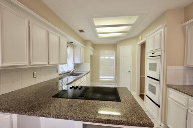 Building Photo - 2422 Stephens Grant Dr