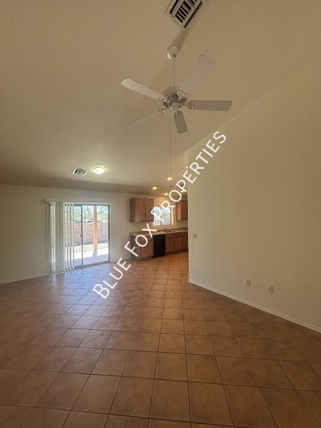 Building Photo - 270 E Shore Cliff Pl