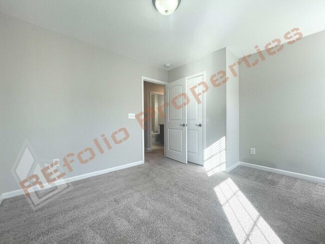 Building Photo - Beautiful End Unit 3 Story 4 bedroom, 3.5 ...