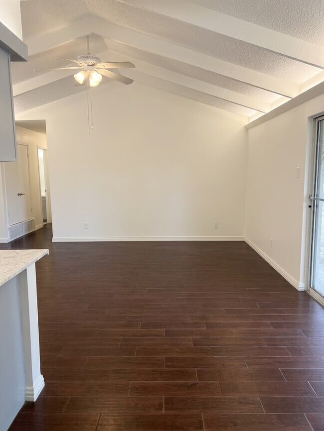 Building Photo - 1617 Crest Park Dr