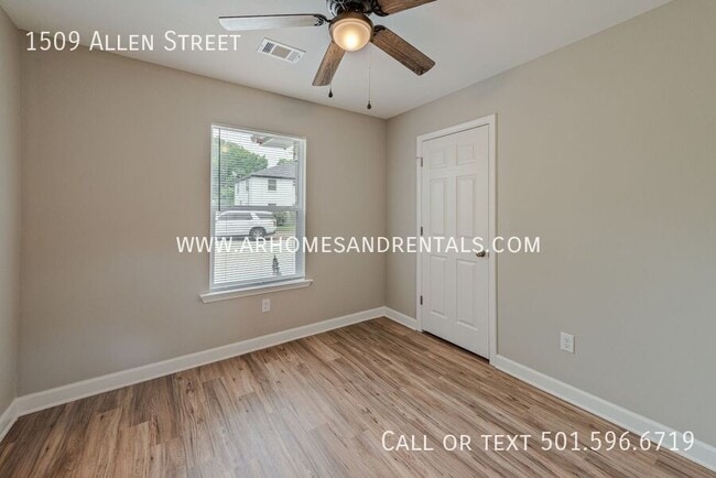 Building Photo - 1509 Allen St