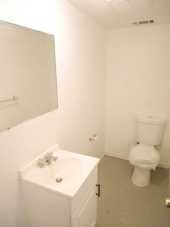 Building Photo - Charming Townhome in Elkton, MD!