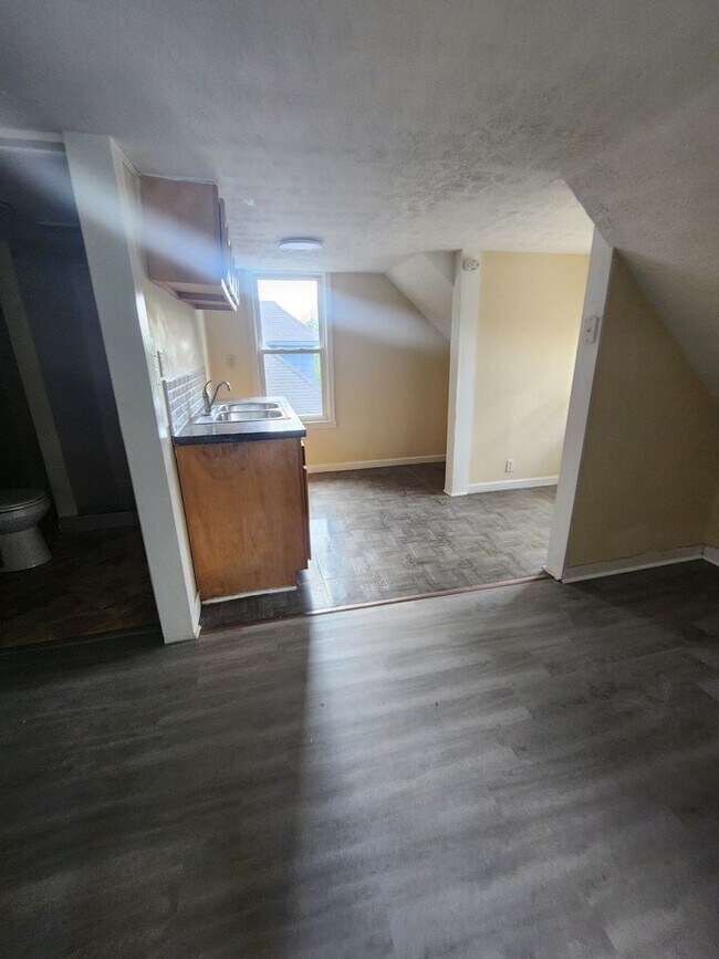 Building Photo - One Bedroom Clean Apt For Rent