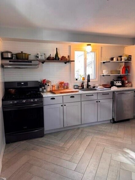 Building Photo - 46 Tenth Street