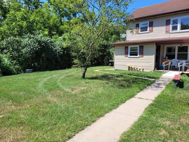 Building Photo - 46 Tritch Ln