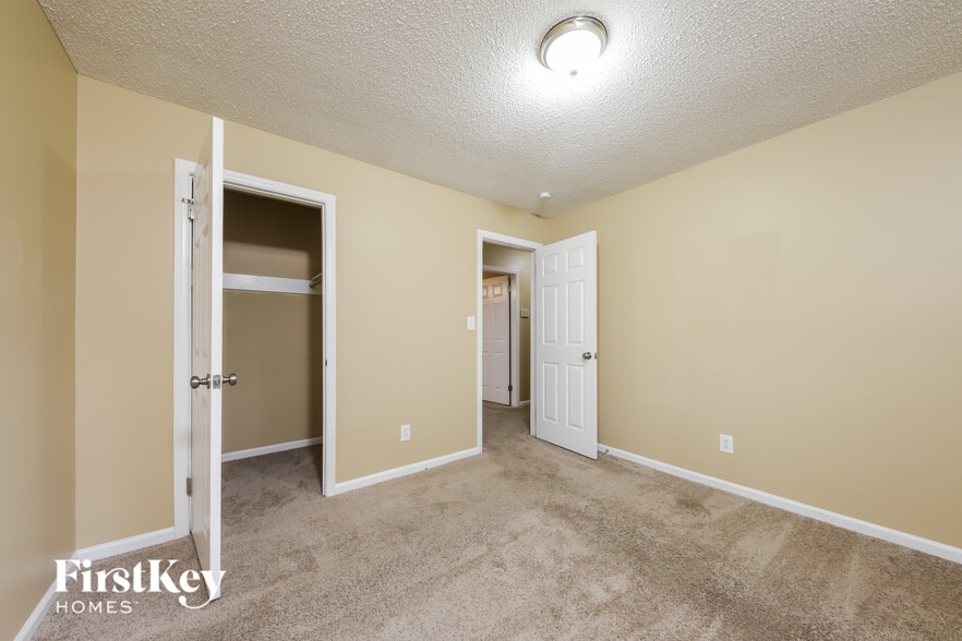 Building Photo - 160 Rhyne Ct