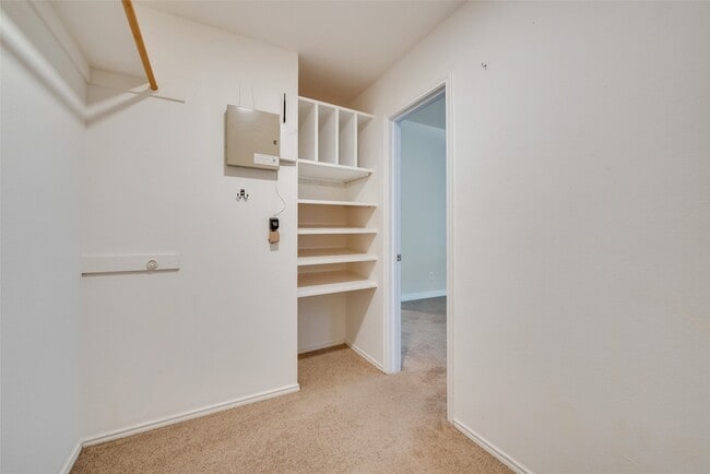 Building Photo - 9216 Newport Ln