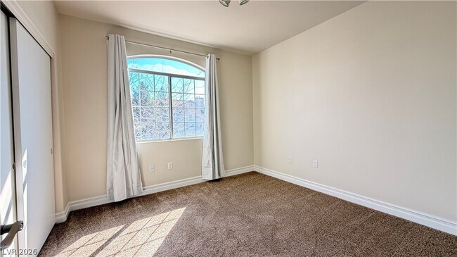 Building Photo - 75 N Valle Verde Dr