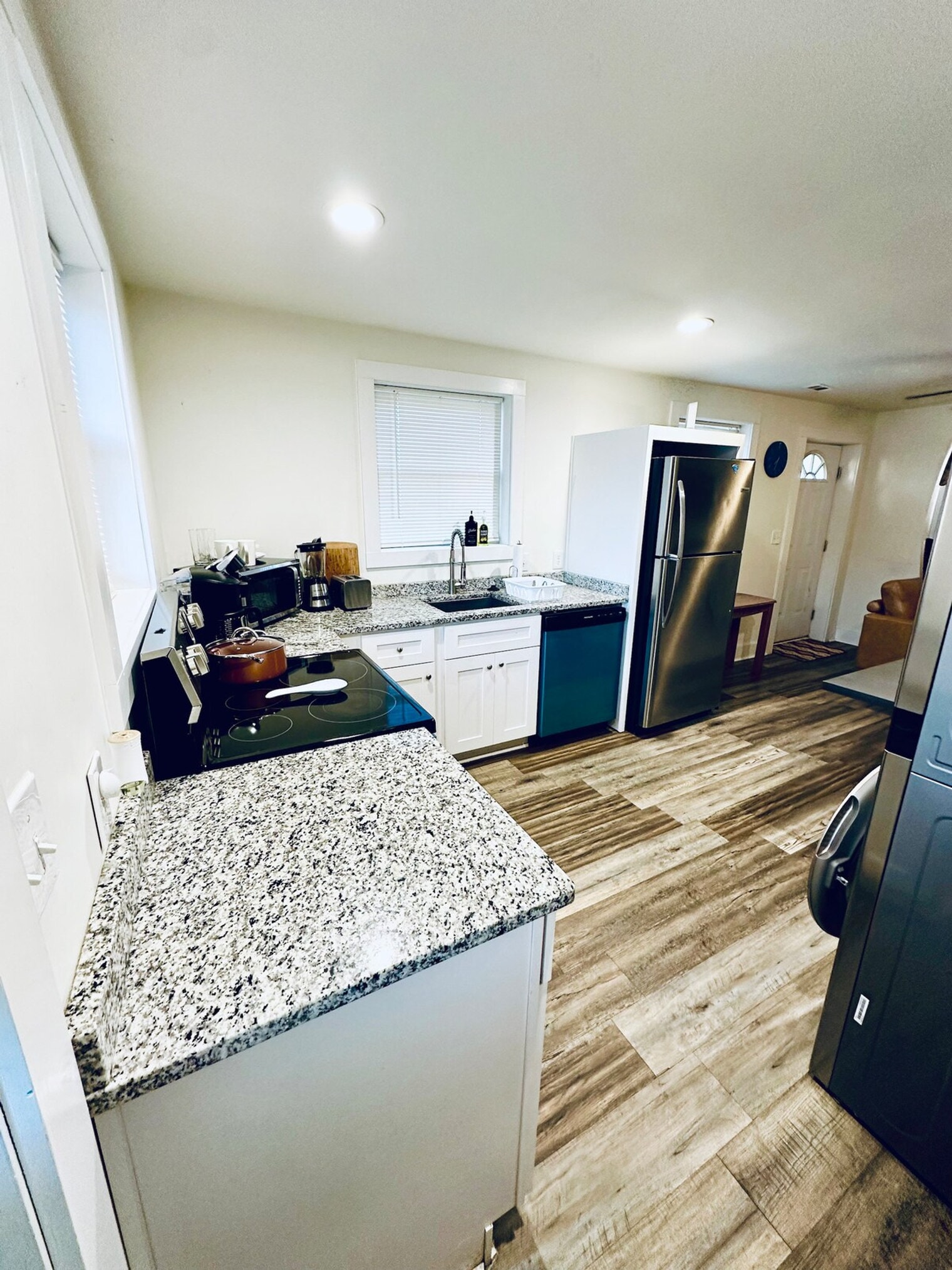 Building Photo - 405 Cedar Lane Rd