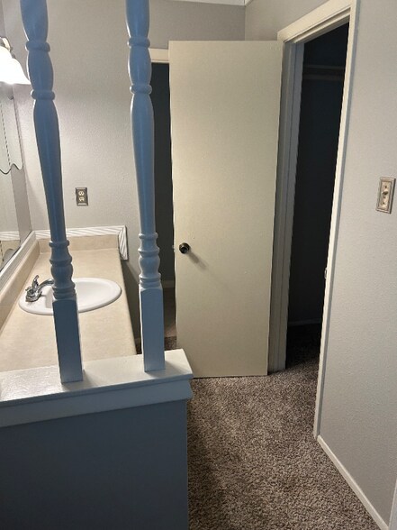 Building Photo - 31 Capewood Ct