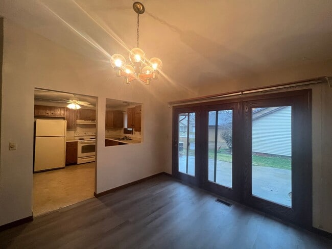 Building Photo - Coming soon! West End rental!