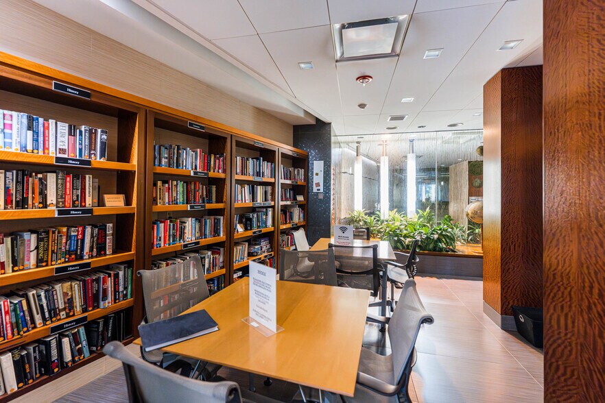 Building Photo - 400 E Randolph St