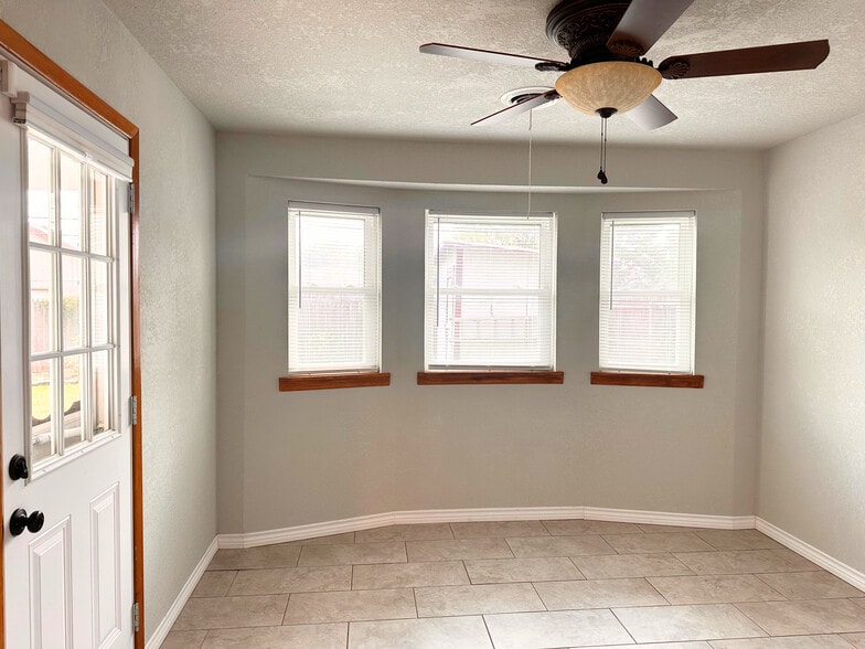 Building Photo - 6007 Palmetto Trl