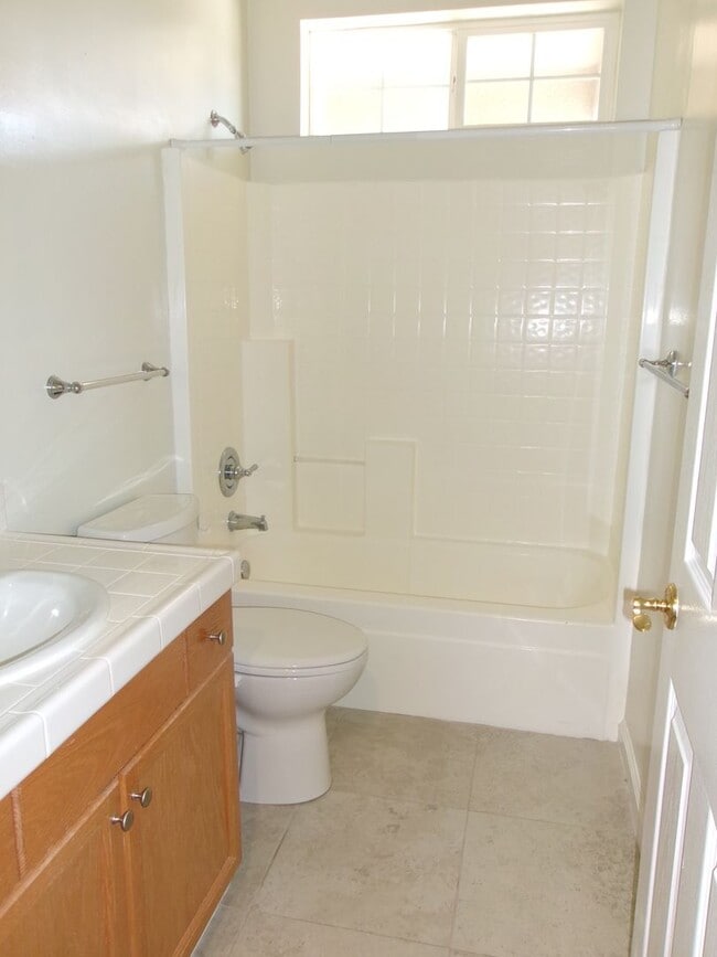 Building Photo - Beautiful 3bd, 2 bath, 3-car garage home in Sparks