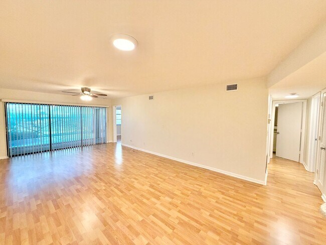 Building Photo - ** PALM RIVER ** 2 BED / 2 BATH - 1ST FLOOR - CONDO - NORTH NAPLES - ANNUAL RENTAL