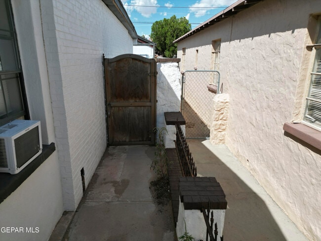 Building Photo - 3427 Idalia Ave