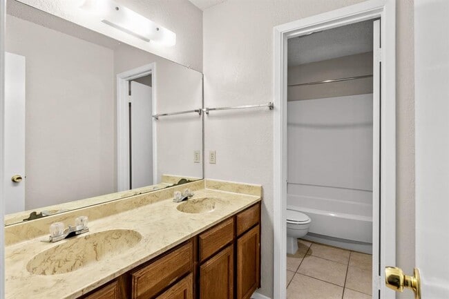 Building Photo - 818 Sirocco Dr