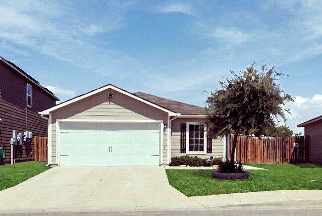 Building Photo - Spacious 4-Bedroom Home Near Lackland AFB with Private Backyard