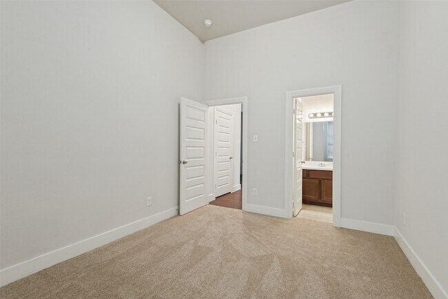 Building Photo - 1665 Sheldon Dr