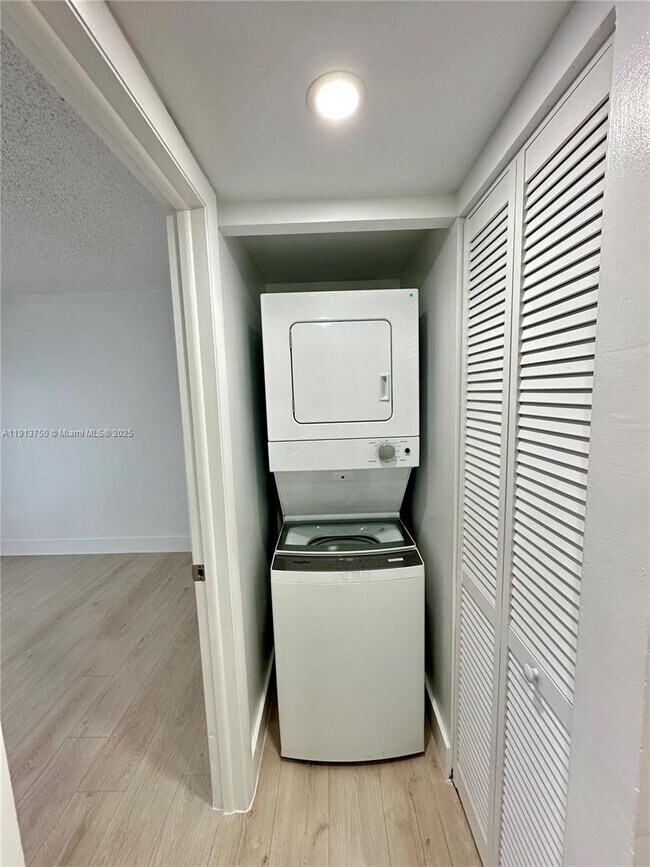 Building Photo - 15609 SW 73rd Cir Terrace