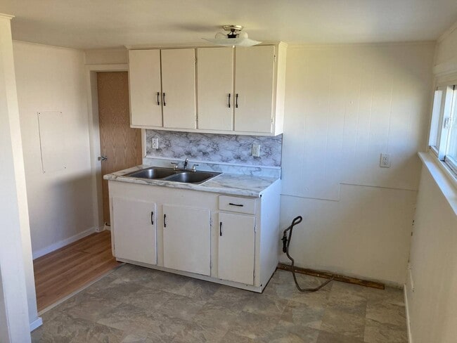 Building Photo - 1625 Navarre Rd SW