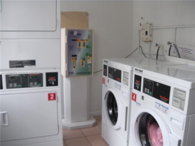 Building Photo - 7545 E Treasure Dr