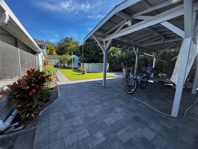 Building Photo - 4250 NW 9th Ct