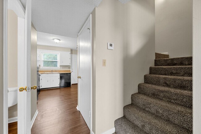 Building Photo - End Unit Ready for You to Call Home