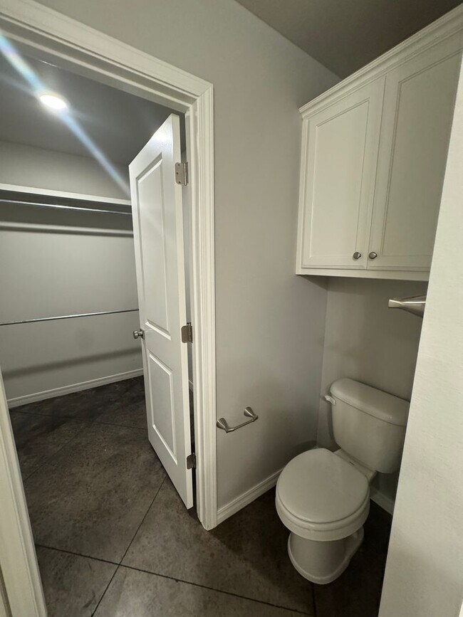 Building Photo - 3/2/1 Fabulous new build 2025 1/2 off special 1st month's rent