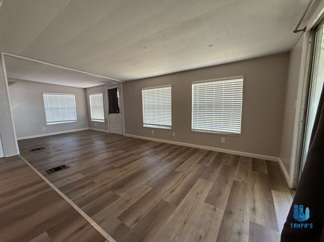 Building Photo - 2 Bed 1 Bath Rental Available in Zephyrhills *Move-In Ready*