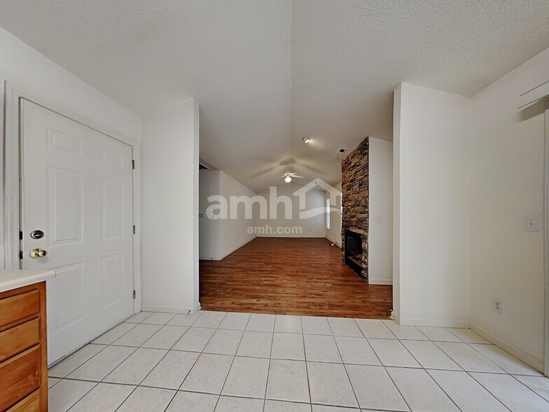 Building Photo - 185 Charlotte Ct