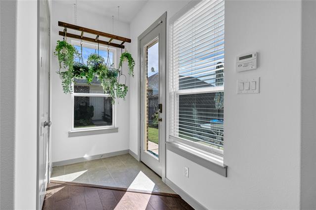 Building Photo - 8886 Ice House Dr