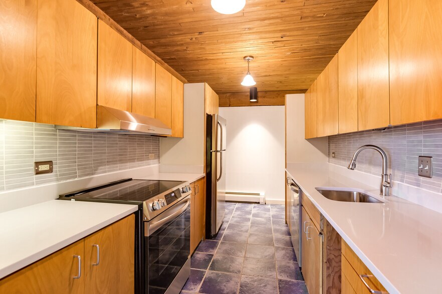 Building Photo - 122 Redrock Dr