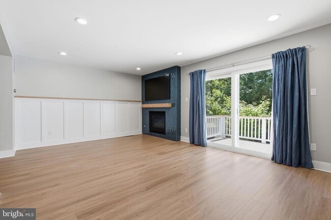 Building Photo - 12087 Edgemere Cir