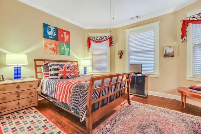 Building Photo - 524 E Duffy St