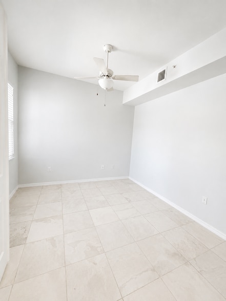 Building Photo - 1445 Mariposa Cir