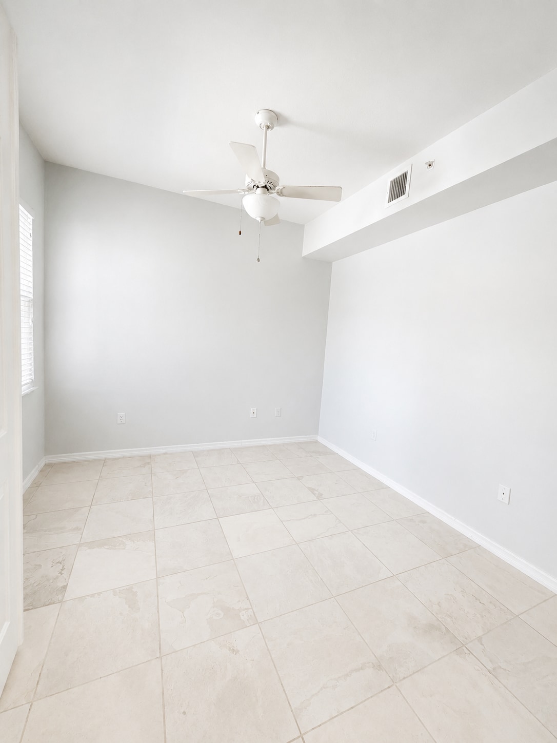 Building Photo - 1445 Mariposa Cir