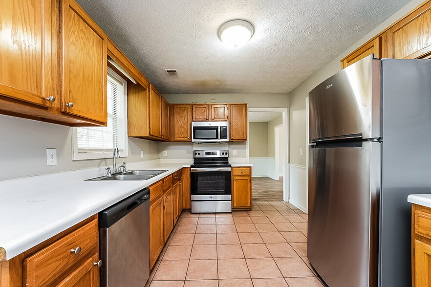 Building Photo - 915 Eagle Pointe Dr NW