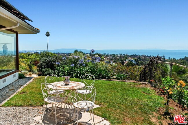 Building Photo - 1166 Las Pulgas Pl