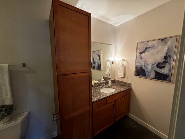 Building Photo - 620 Glen Iris Dr NE