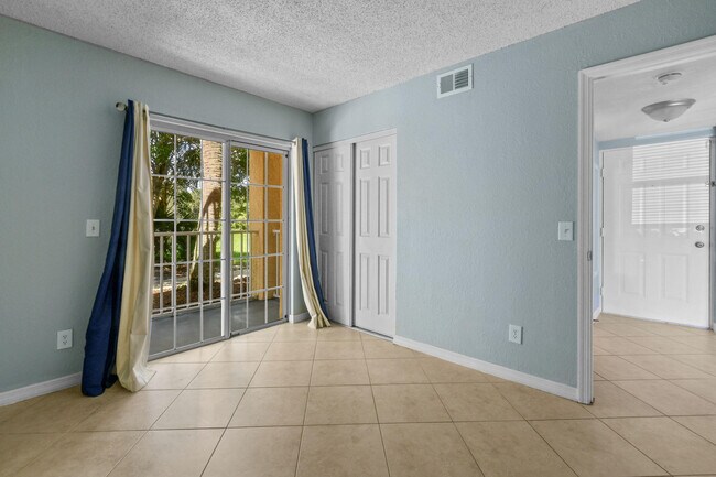Building Photo - 1604 SE Green Acres Cir